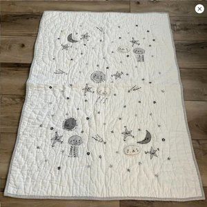 pottery barn baby/ toddler skye quilt moon and stars